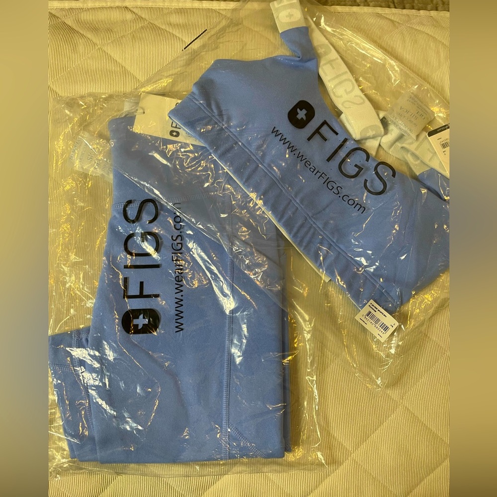 BNWT FIGS 🩵 Performance Underscrub Legging and Performance Underscrub Sport Bra
